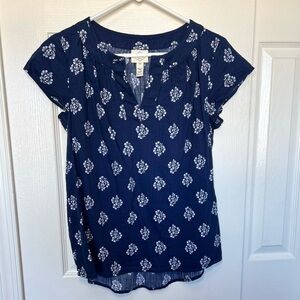 St. John’s Bay Lightweight Navy Blue Floral Women's Top